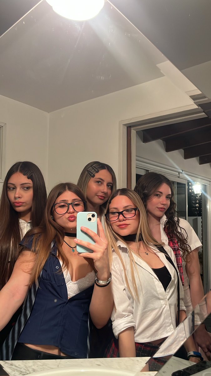 florrmartinoo's tweet photo. la vida es más linda cuando tenés con quienes compartirla🤍 https://t.co/5itYnwkdIs
