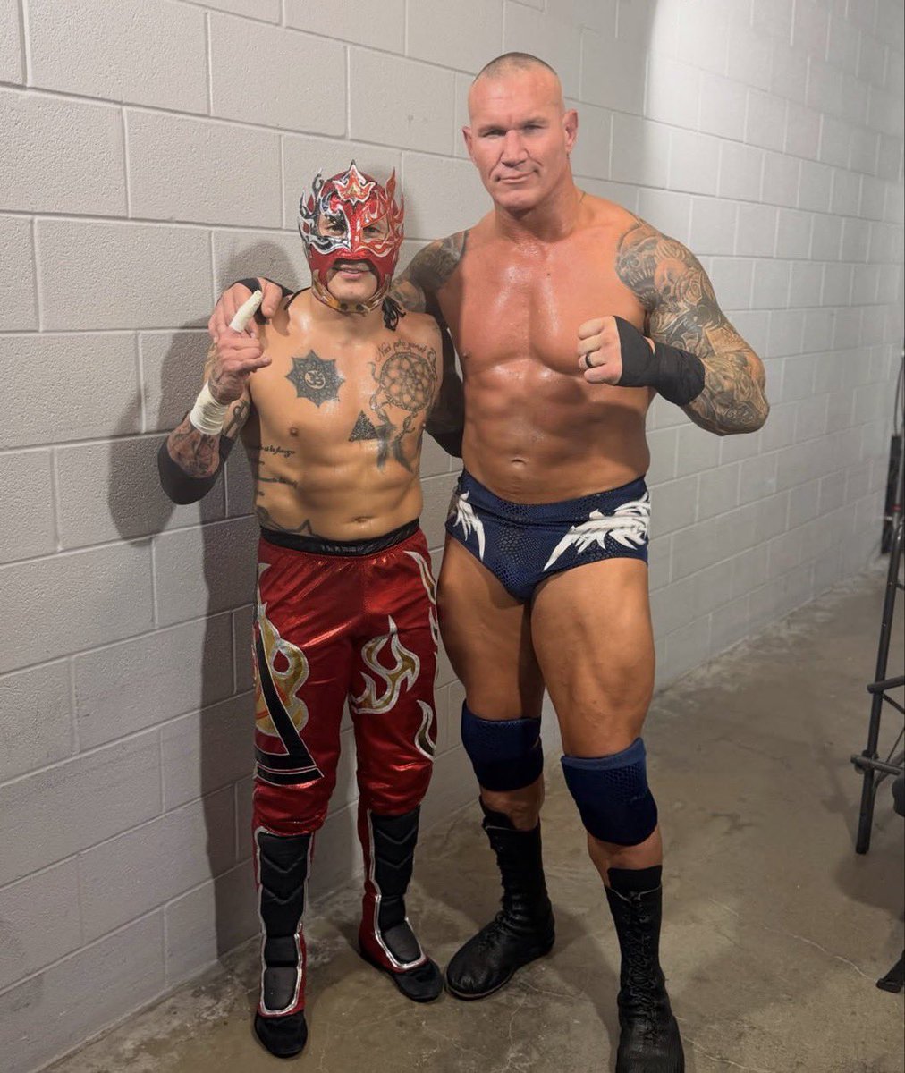 fransanity76's tweet photo. Both brothers got to wrestle their dream opponents this week ❤️‍🩹 https://t.co/r0etEXKOVt