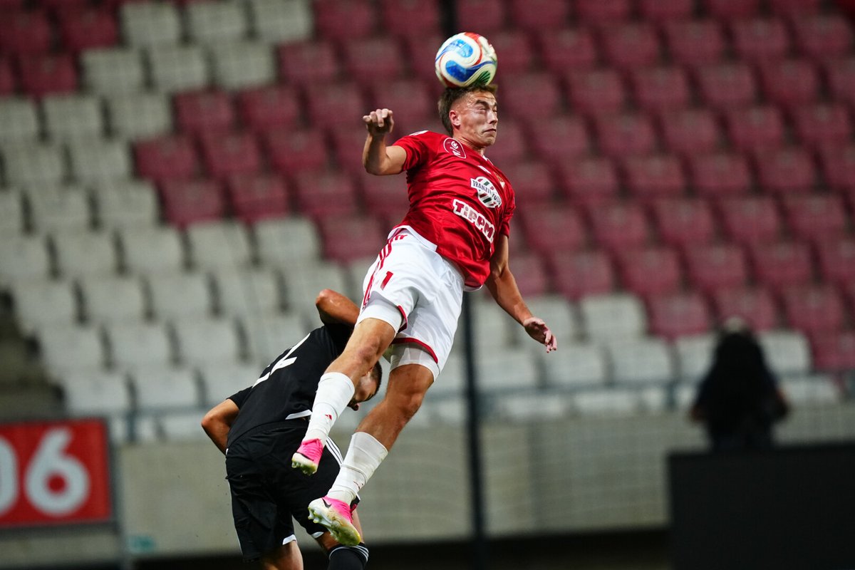 MLSZhivatalos's tweet photo. Egygólos győzelmet ért el a Paks Kisvárdán, míg a Vasas a hajrában fordított és 4-2-re legyőzte a DVSC-t az OTP Bank Liga 8. fordulójában. ⚽️
📲Részletek az https://t.co/1qZCsh4Txz
#OTPBankLiga #NBI #magyarfoci https://t.co/N1DmifrKQ4