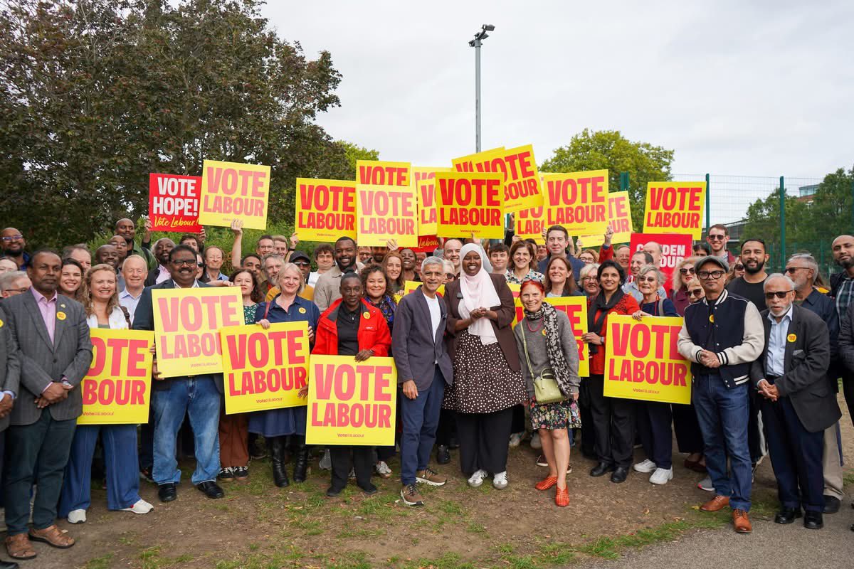 MarcelaBenede10's tweet photo. A great morning campaigning in Holborn and St Pancras with Sagal, Sadiq and colleagues from across London 🌹 Lovely to speak with residents and catch up with fellow campaigners . https://t.co/4kzh4jFl4Y