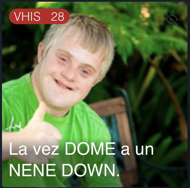 DevoxPosting's tweet photo. Una vez salía con mi novia y tenía un hermano down que vivía en una especie de asilo dónde lo cuidaban bien. 
Bueno, la cosa es que ese día habíamos quedado en hacer un asado con su familia.  
Yo estaba con mi novia en su auto y lo pasamos a buscar. Me senté adelante con mi novia y el atrás. En eso vamos viajando y el loco me tira una trompada con todo… la miro a mi novia y le dice, basta jere, así nomás. A lo que empezó a patear el asiento y me pegó una patada en la espalda que la re sentí y le dije BASTA! Y la hermana ni pelota. Bueno, así todo el viaje.  Me senté de costado y le iba atajando las piñas, cada tanto me metía una. Cuando íbamos por el centro mi novia nos dice aguanten que paso a buscar un televisor (que le estaban arreglando)
Se metió a una galería y cuando vi que no me veía más me pasé para el asiento de atrás y lo empezar a cagar a piñas al down, le metí con todo, unos sopapos en la cabeza y piñas en la panza, le agarro la cabeza de los pelos y lo samarrero, cuando termino estaba rojo y llorando, y me veía con bronca jijo. Cuestión que salgo y me quedo afuera del auto, llega mi novia y me pregunta que le pasó, y yo le digo: abrió la puerta y cuando la cerró se agarró la mano kjjjjj, y el mogólico me veía con bronca mientras suspiraba y estaba rojo, no me jodió más en todo el viaje, domadito lo dejé 

Encima le agarro un ataque de esquizo, ese día no hizo nada, se quedó sentado sin moverse kjjjjj