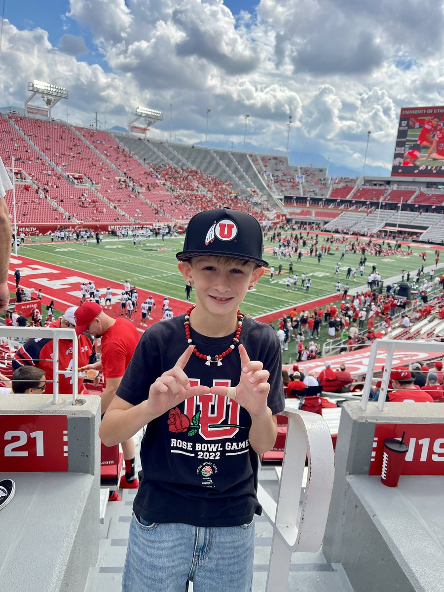 PapaSmurfUTE's tweet photo. LET’S GO UTES!!!!! #UTAHGAMEDAY https://t.co/jJBbh0GLHU
