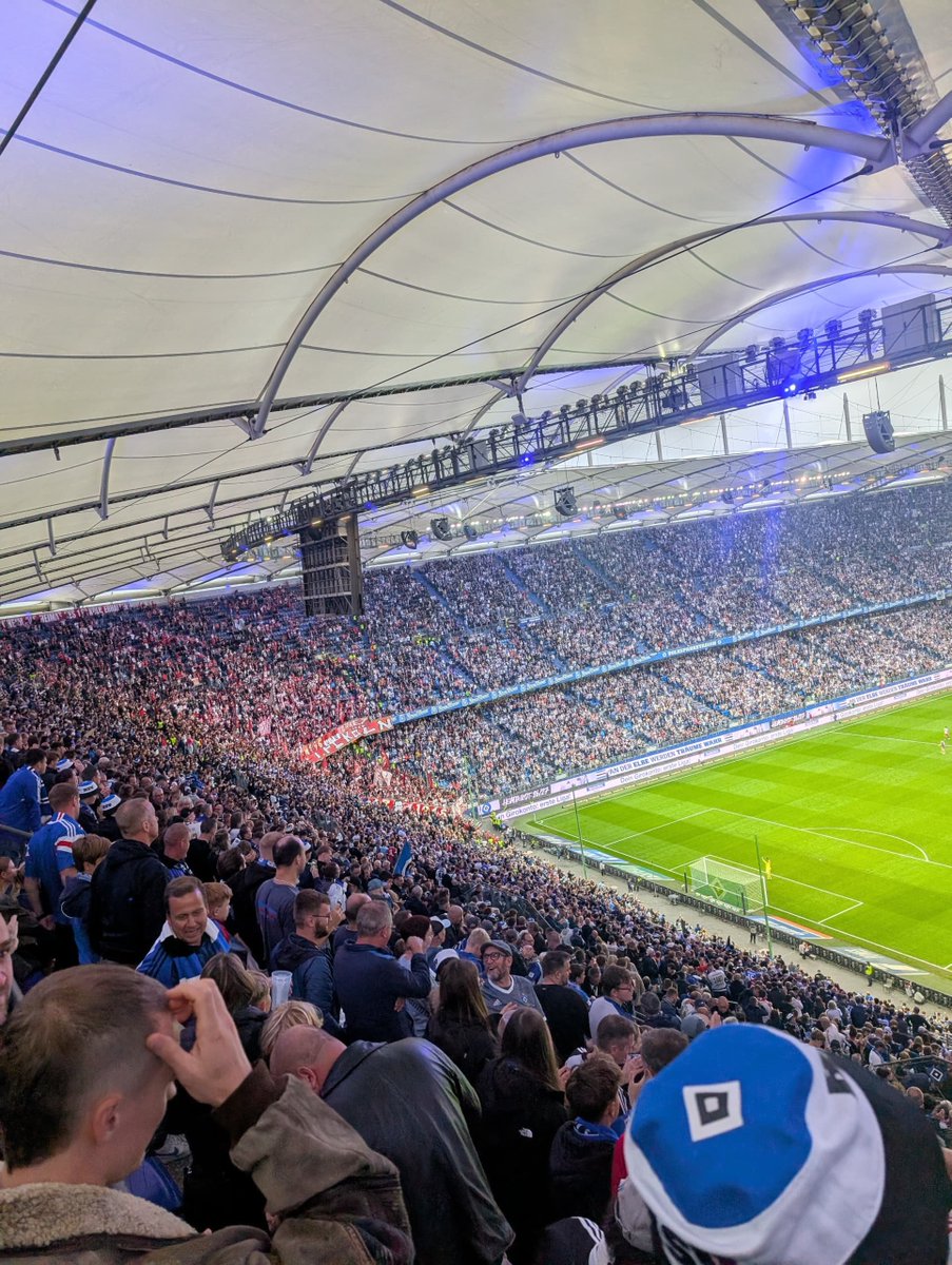 Akosua__Adjei's tweet photo. A 10/10 experience at the  Volksparkstadion https://t.co/3wYBdDGvgD