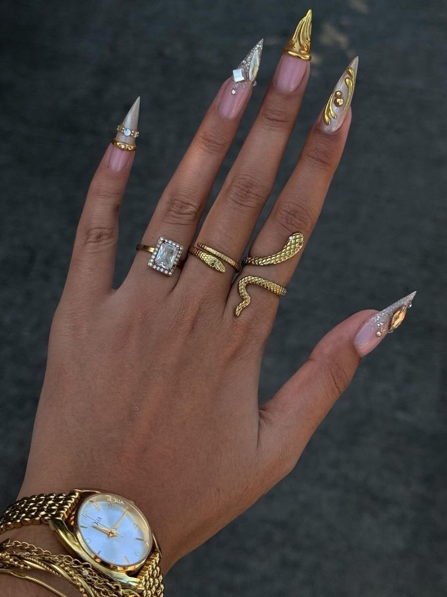 radianceglimmer's tweet photo. gold details, glossy nails, and just enough drama to pull it all together https://t.co/H6aZayLGAC