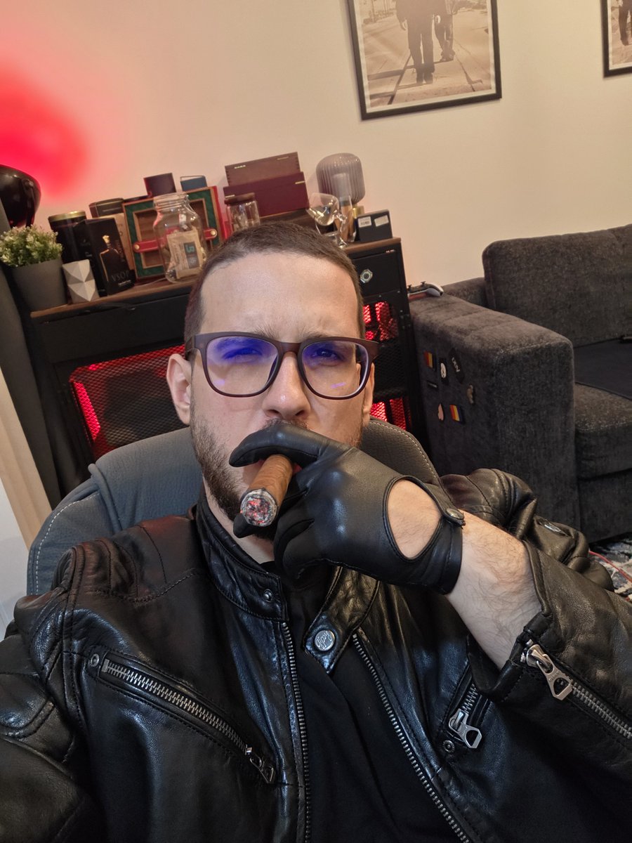 MasterSixNine's tweet photo. Come serve me on teams: mastersixnine69@gmail.com 
#findom #cashmaster #alpha https://t.co/8WNb3ayHHH