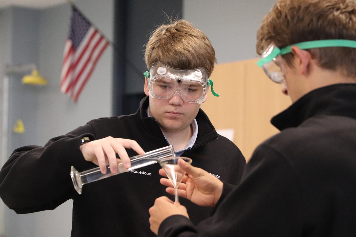 ArchRUMMEL's tweet photo. 🔬 Our science labs were full of learning last week. Take Ms. Gendron's AP Biology II class, for example, who spent the week working on a lab on osmosis and diffusion, using dialysis tubing as a model cell membrane to explore how molecules move across a semipermeable membrane.

Students tested for the presence of starch and salt using IKI and silver nitrate solutions, then built their own dialysis tubing "cells" filled with different sucrose concentrations to measure how solute concentration affects diffusion rate. They even using their data to predict two unknown concentrations.