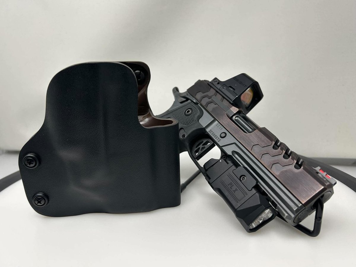 RedHillTactical's tweet photo. For a limited time, use the code "olightplx" to save 15% on a new custom holster ordered to fit either the PLX or the NEW PLX GL releasing today. #olight #everydaycarry #pocketdump #olightworld #osight https://t.co/wQecOcJonZ