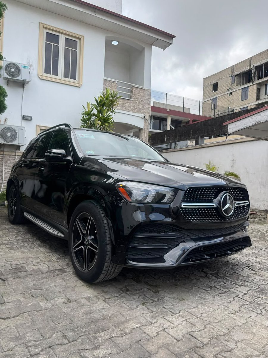 JimmyAnimashaun's tweet photo. 2021 Mercedes Benz GLE350 For Sale 

Status: Nigerian Used
Mileage: 65,950Miles

Spec: 2.0L Turbocharged 4-cylinder producing 255HP | Panoramic Roof | 360° Camera | BSM | ABS | Park &amp; Lane Assist 

Price: N68,500,000  
Location: Lagos, Nigeria

DM for more Info @RevverseDirect https://t.co/q1Gfy4zneI