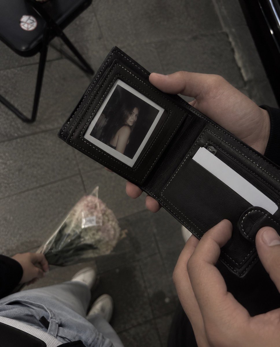 1leio's tweet photo. oh to be in someone’s wallet https://t.co/Q3Yzuxbhc2