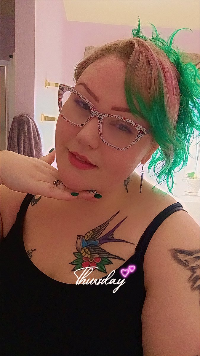 sendtobliss's tweet photo. I can be super sweet while still completely destroying your life. 

All the while you'll be on your knees and saying Thank You Miss Bliss 😈 https://t.co/p9vD4lus58