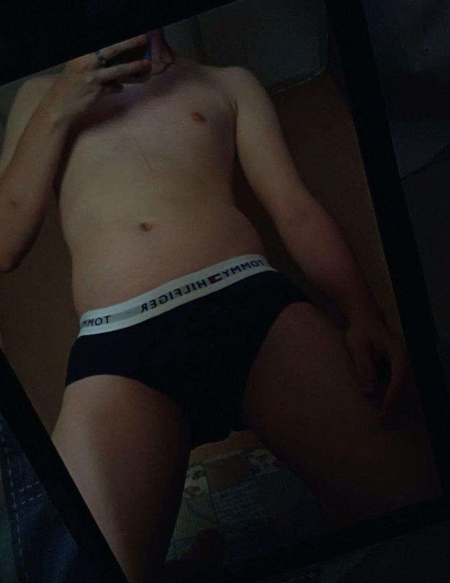 BJyahir_'s tweet photo. Elijan entre Calvin Klein o  Tommy Hilfiger https://t.co/REcZWnpvDr