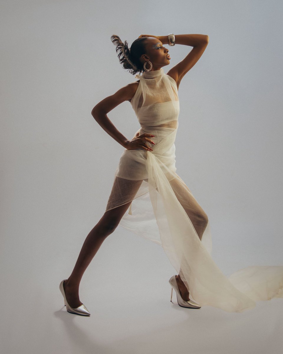 MeetLaju's tweet photo. “The PERFECT MUSE”
Styling by ME - @MeetLaju https://t.co/7v1lvxurxB