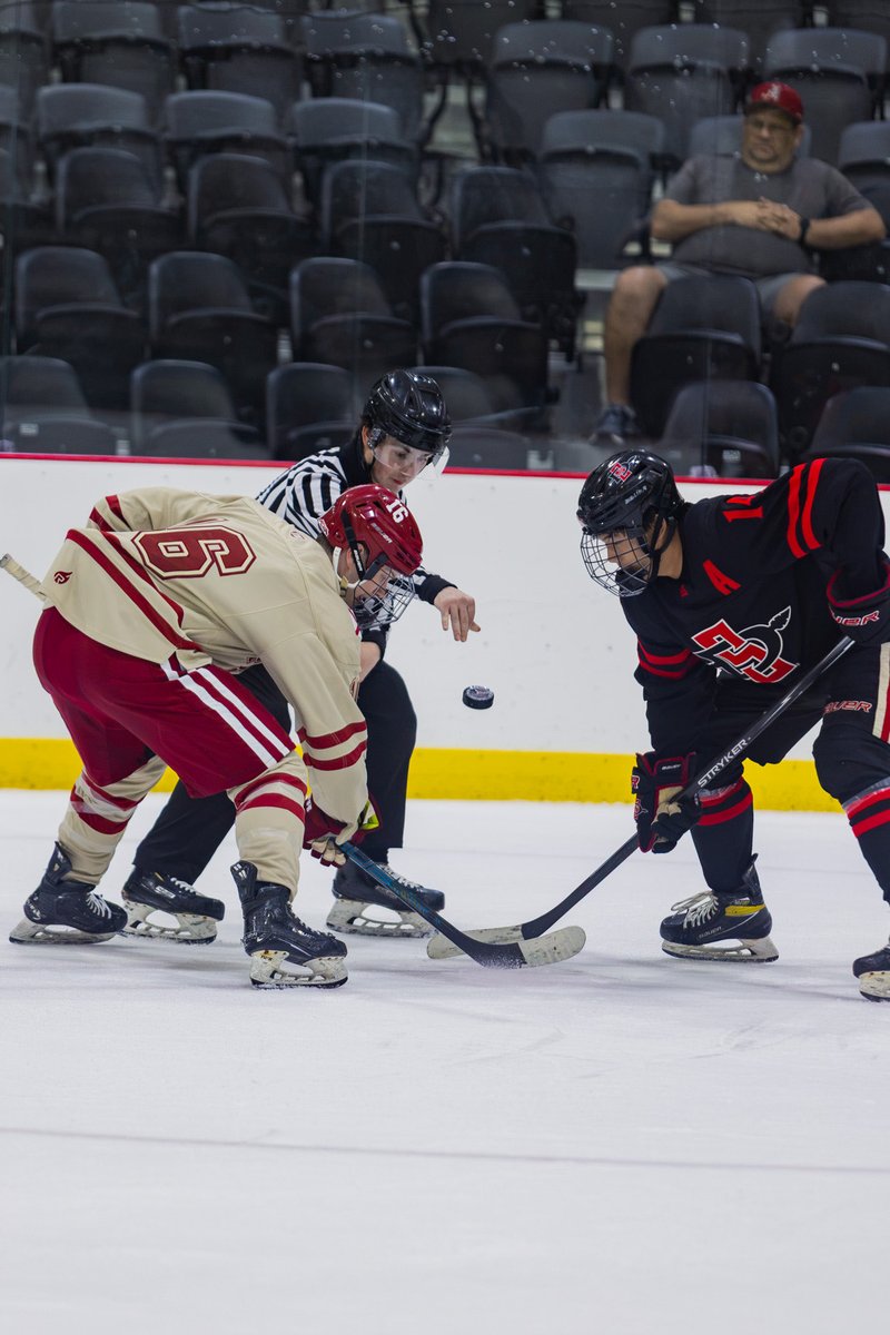 AlabamaHockey's tweet photo. 𝐒𝐨𝐦𝐞𝐨𝐧𝐞 𝐠𝐞𝐭 𝐭𝐡𝐞 𝐛𝐫𝐨𝐨𝐦𝐬 𝐨𝐮𝐭 🧹🧹

another electric weekend for the frozen tide! 

📷: @MunzPhotos 

#alabama | #frozentide | #hockey | #bama | #acha https://t.co/qZ5lrmEISc