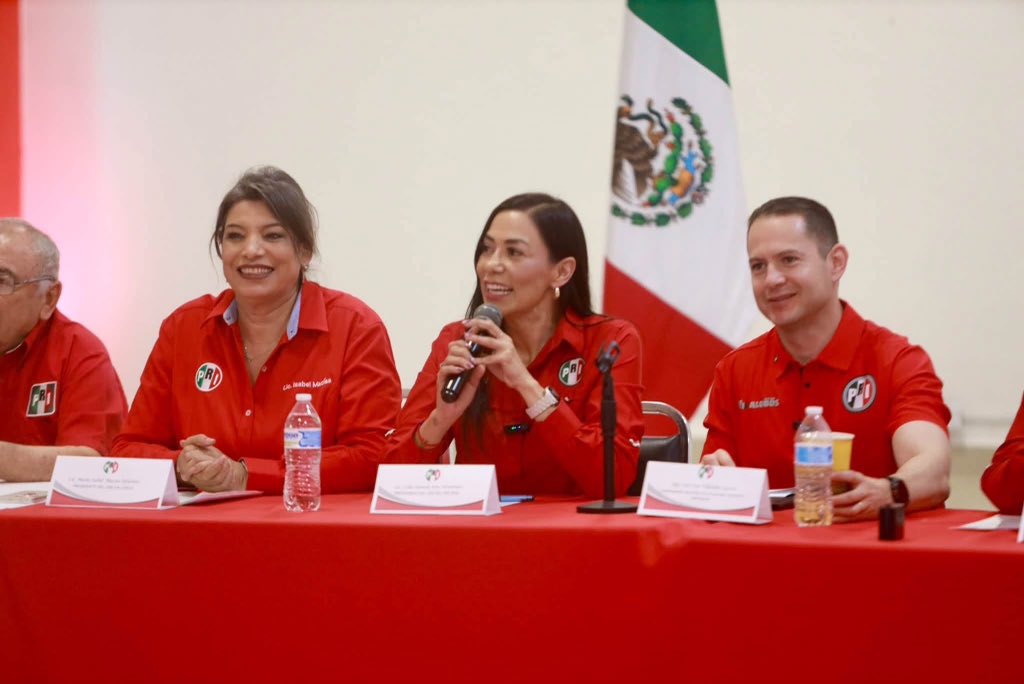 danisotto's tweet photo. Ya estamos en reunión de evaluación con nuestro Coordinador Nacional de Afiliación y Registro Partidario, mi amigo el Dip. José Luis Villalobos, junto a las dirigencias municipales del PRI de la región Laguna.

Un buen espacio para revisar avances, escuchar a nuestros equipos y seguir trabajando de cerca con quienes están en territorio.

Seguimos haciendo equipo y avanzando juntos. 💚