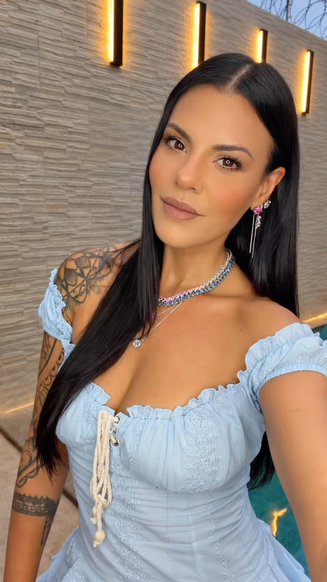 CatheyAdamek's tweet photo. It’s starting now! Join the live, girl! Our pieces are amazing, and you can still grab selected items at cost price, payable in up to 10 interest-free installments. We start at 7:00 PM—hurry, everything sells out in the blink of an eye. I’m waiting https://t.co/OOaDLJOsMO