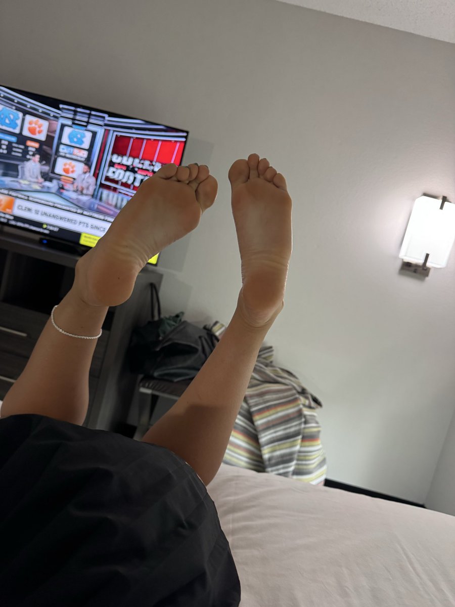MLFSoles's tweet photo. Hi footboys 😘 https://t.co/ps966OwmGZ