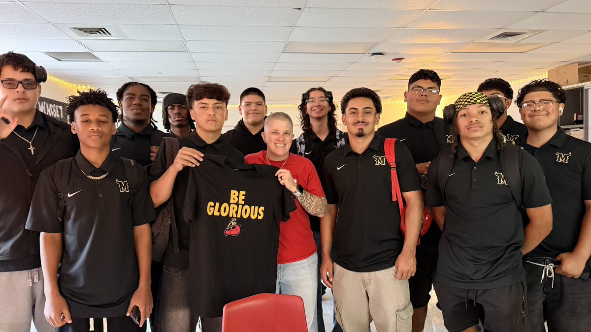 PHSMATADORFB's tweet photo. Congratulations to our Matador Teacher of the Week, Coach Ward! Thank you for all that you do! 〽️

@CoachMac_PHS @CoachHorner81 @CoachWatkins832 @GaryReco_BSN @phsmats https://t.co/Bqri9Lsd7M