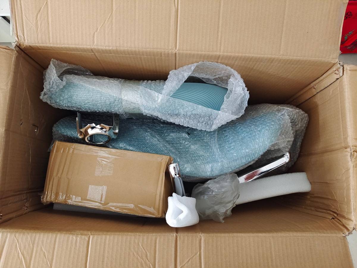 clala_choe7's tweet photo. Got my new wireless earbuds! Unboxing hit different with this clean, foam-packed package https://t.co/2rbAZo6wHp