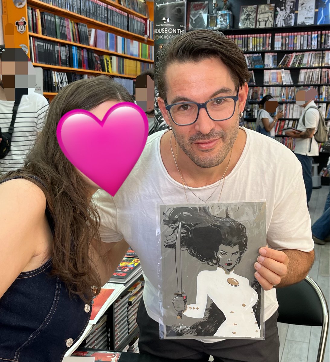 la_panther_rose's tweet photo. Had the best Batman day Ever !!! 
Got to meet the wonderful Javi Fernández, the amazing @DenizCamp and the great @Cleanlined https://t.co/XVbpvPt87Z