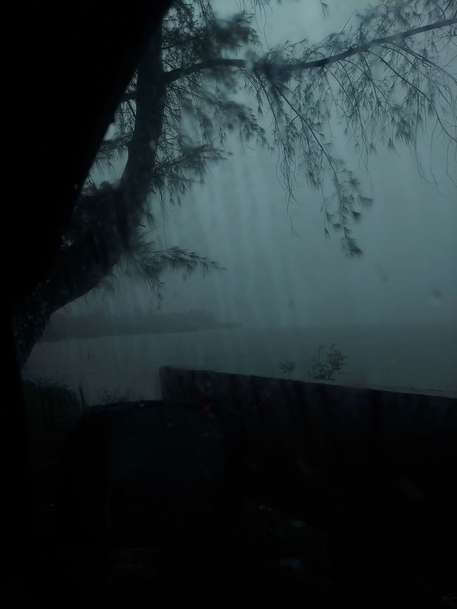 tcodesiffith's tweet photo. Just once I would like the weather app to be snarky https://t.co/KX2Z5iRWHw