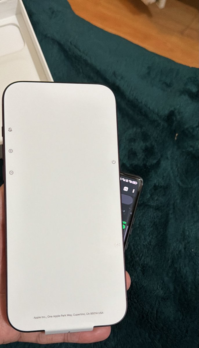 ibraheemch333's tweet photo. Got iPhone 18 Pro Max Burgundy 😊

Closest look 😜

Rate the Phone? https://t.co/bVE26S1u2M