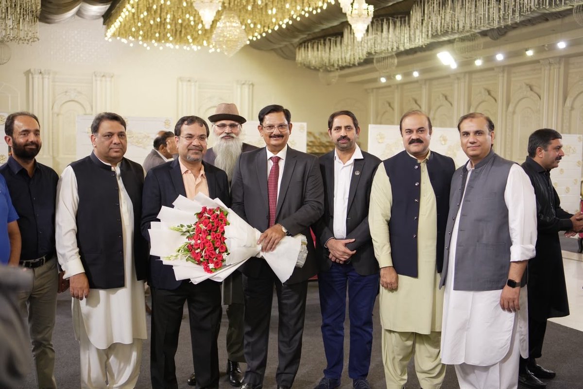 youngfsd's tweet photo. An evening with the Corporate Class panel nominees for FCCI: Arif Malik (President), Mr. Saeed (Sr. VP) and Mr. Yasin Raza (VP). Thanks to Yasin Raza, Tariq Shafi and Faisal for hosting the dinner. Best wishes to the whole panel.
#FCCI #CorporateClass https://t.co/seltt4Fc4X
