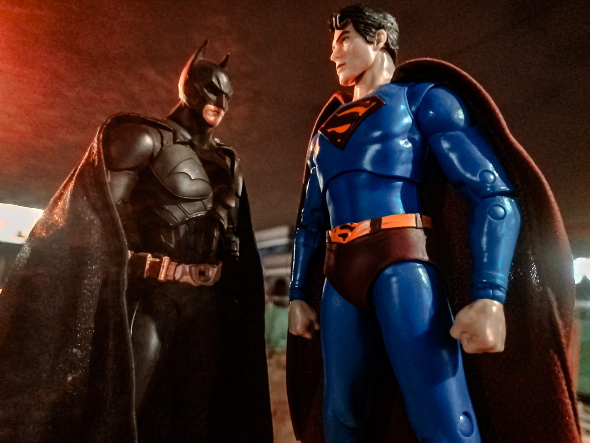 LordFrankDarker's tweet photo. Happy Batman Day 🦇  
Tell me...Do you bleed?
En este Batman Day 2026 celebramos 10 años de Batman v Superman. Para celebrarlo, imaginé qué pasaría si juntáramos a los Batman de Keaton, Bale o Pattinson con los Superman de Reeve, Routh o Corenswet.
Disfruten.
#BatmanDay #DCComics https://t.co/q6VuJ854SC