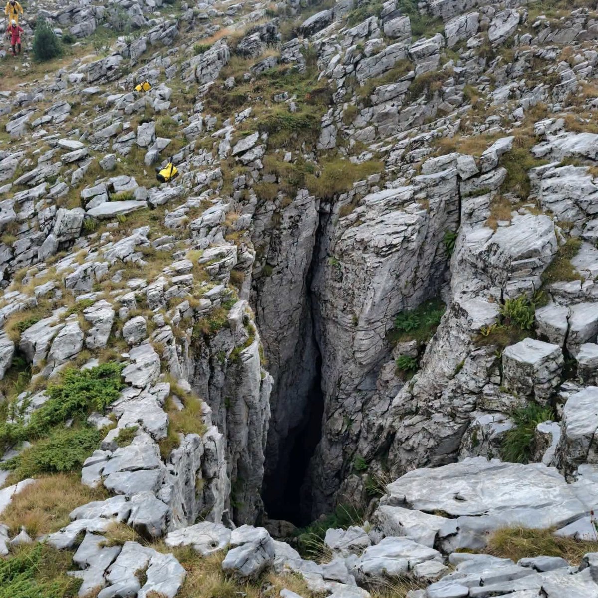 kos_data's tweet photo. 🇽🇰 The deepest cave in Kosovo was discovered today.

The cave is located in Kosovo’s Accursed Mountains. It has been explored to a depth of 200 meters so far, with researchers estimating that it could reach up to 500 meters. https://t.co/mNDG8ecF1Z