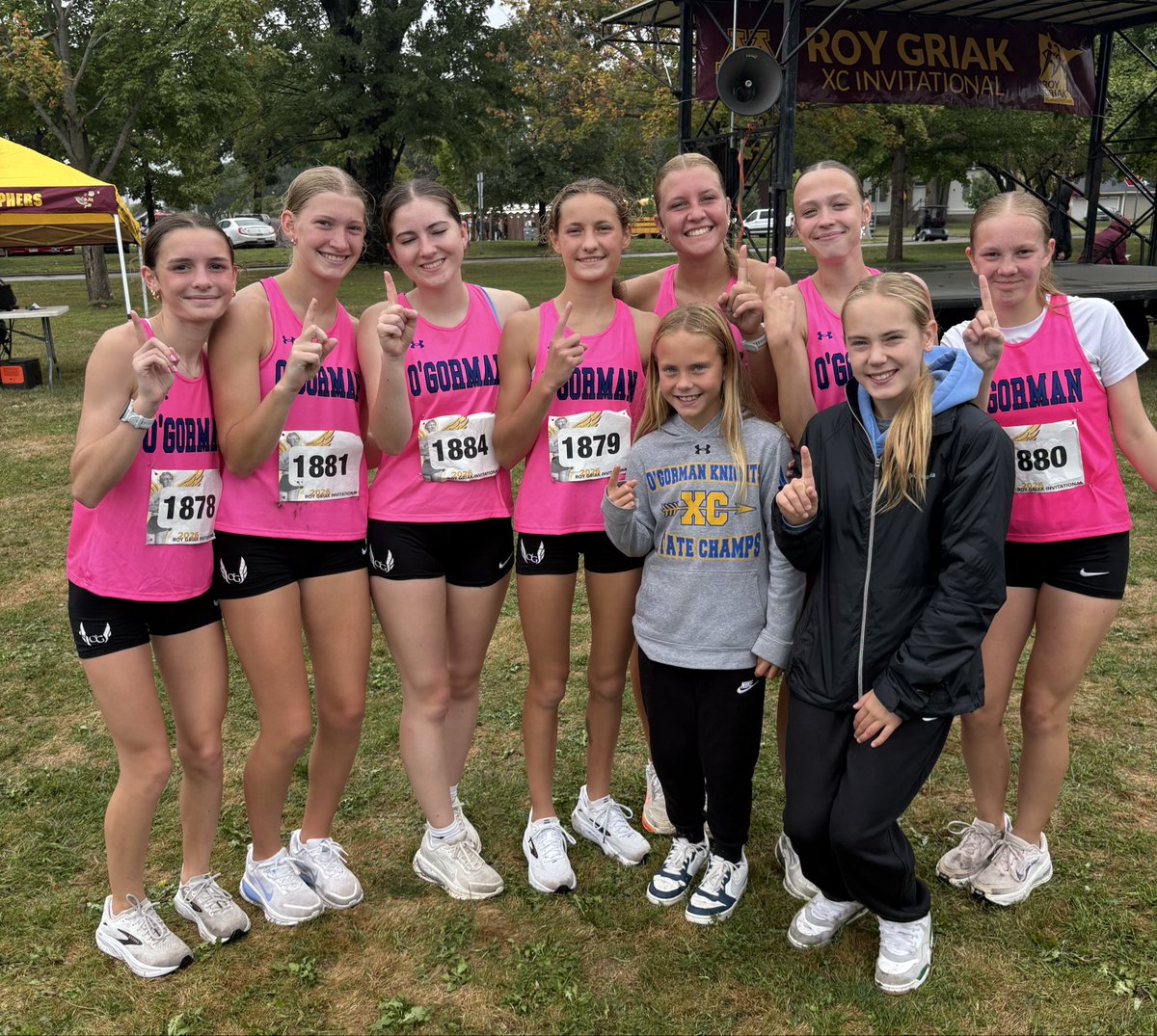 OGTrack's tweet photo. A few more photos from the Roy Griak. One of the largest invites in the nation. https://t.co/keMr9NwcAN