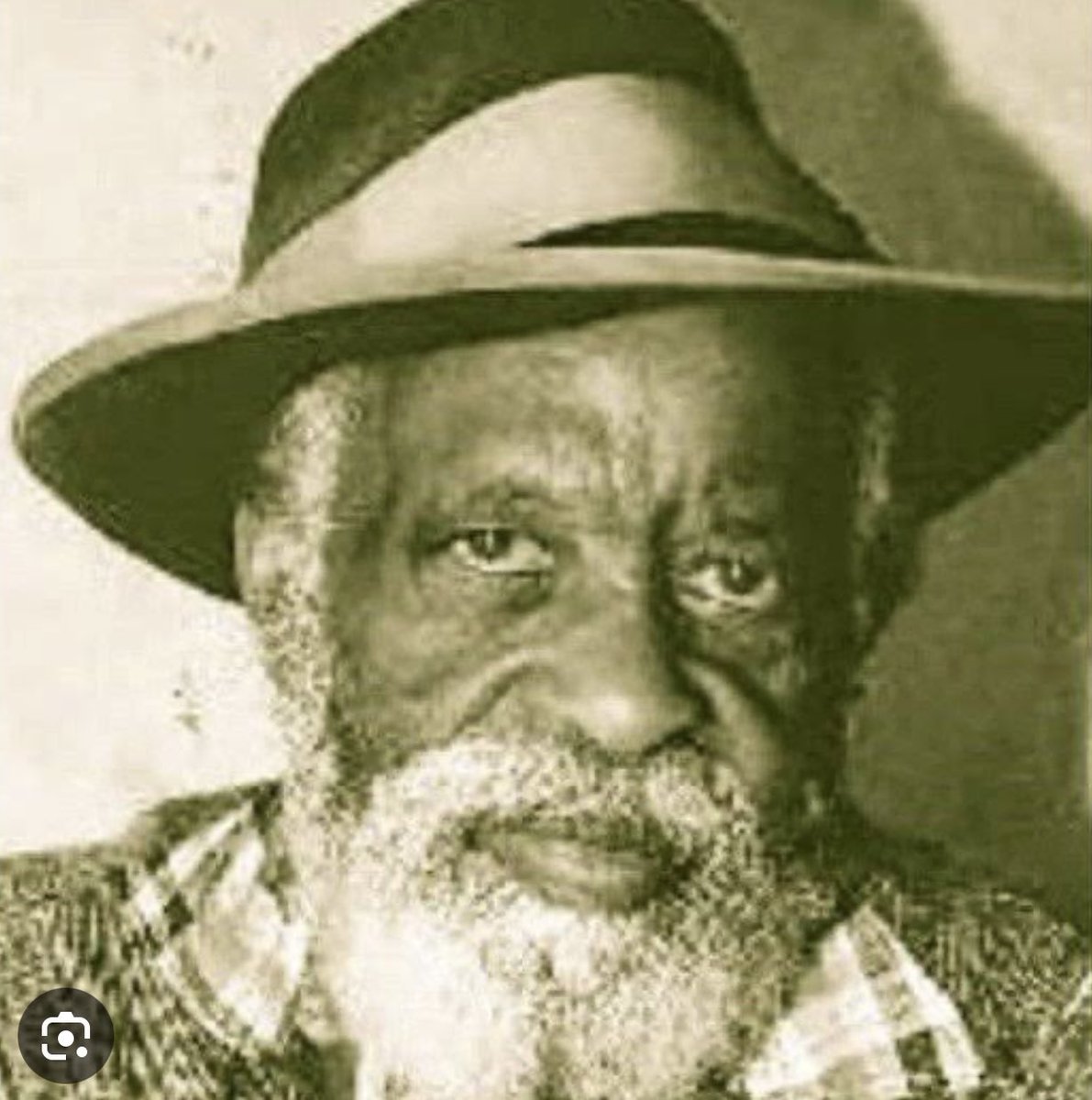 MigunaMiguna's tweet photo. Bildad Mwaganu Kaggia was born in 1921 and died in 2005. From 1963 to the day he died, Kaggia remained one of Kenya’s most dignified, principled, ideologically committed as a socialist and perhaps the only person from the Mount Kenya region who steadfastly refused to be compromise his principles and ideological commitment for short-term opportunistic gains. But you won’t find Kaggia’s name mentioned by our hopelessly compromised media, hypocritical politicians and pseudo intellectuals. However, for progressives all over the world, Kaggia’s legacy is cemented in gold, diamond and platinum. Viva! #SocialismIsTheSolution