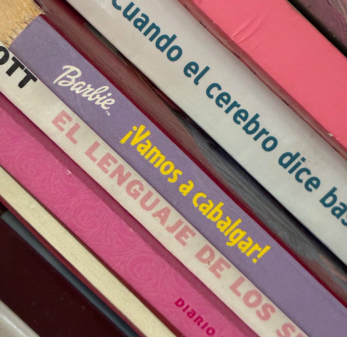 barbi_glodo's tweet photo. YO: NO SÉ POR QUÉ MI AMIGA ES TAN PUTA DESDE TAN CHIQUITA

LA BIBLIOTECA DE MI AMIGA: https://t.co/S4srTmGeuk
