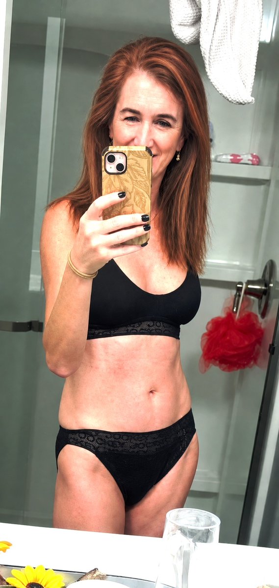 MinniMylf's tweet photo. Shower fresh! #milf https://t.co/apDhaZjNmQ
