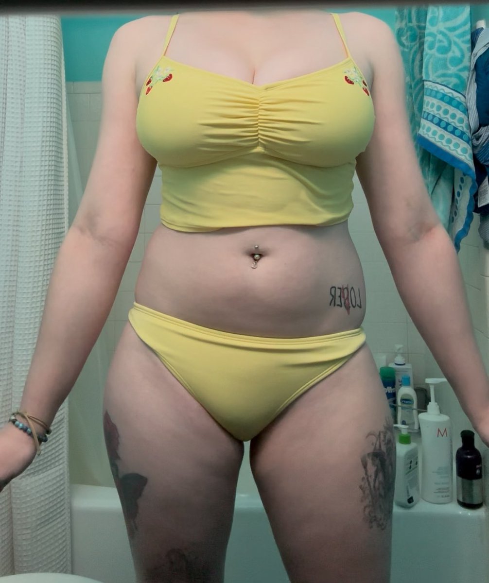 madskinny33's tweet photo. A little over a month progress!! -20 lbs, current bmi 21.6🫶 (2nd pic from 8/8, 1st and 3rd from today) #edrtwt #comparisonspo https://t.co/mwN8F8ZVtQ