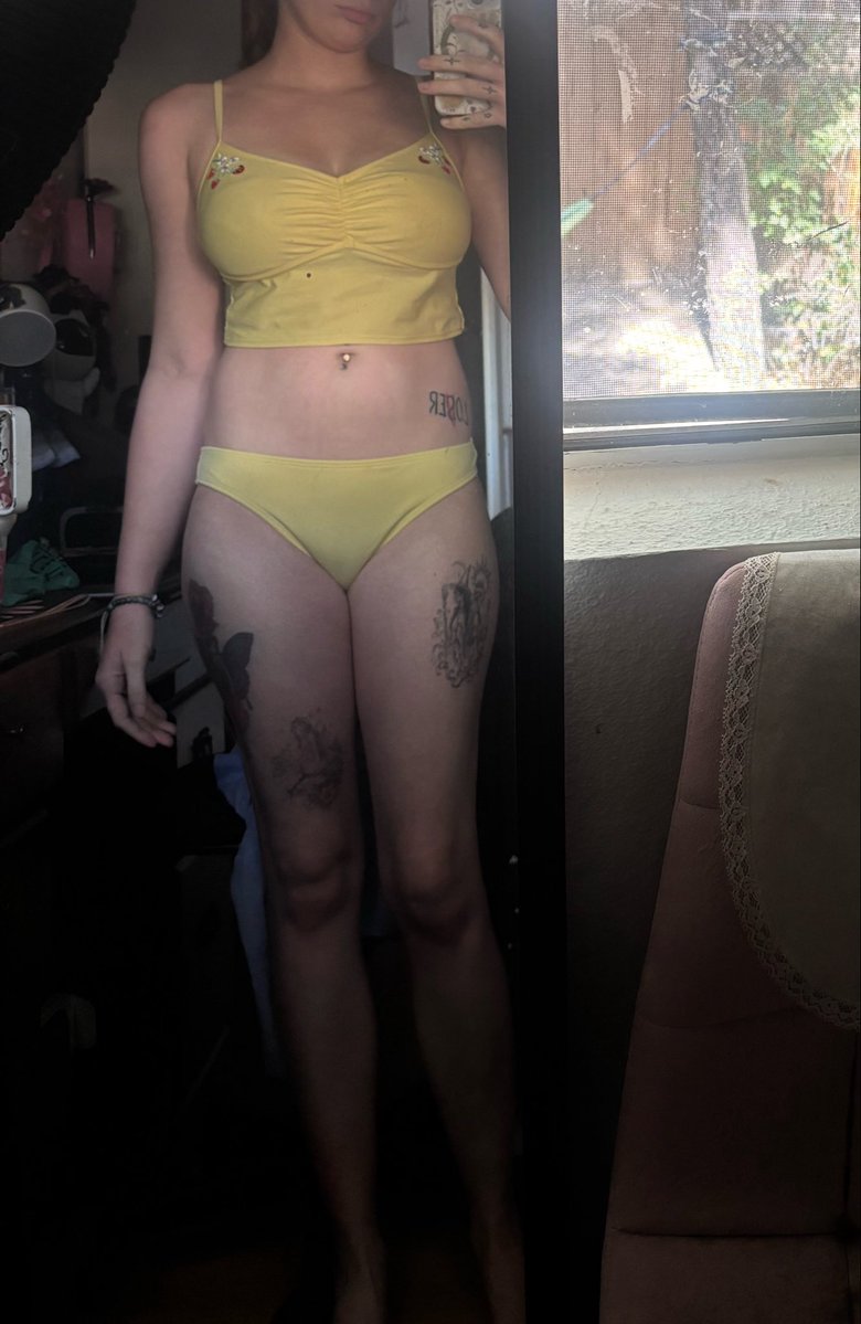 madskinny33's tweet photo. A little over a month progress!! -20 lbs, current bmi 21.6🫶 (2nd pic from 8/8, 1st and 3rd from today) #edrtwt #comparisonspo https://t.co/mwN8F8ZVtQ