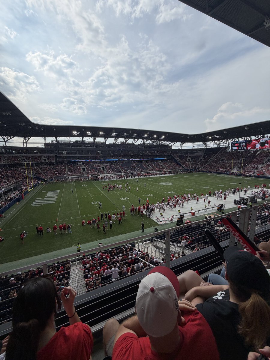 bishykins's tweet photo. What the fuck is a bearcat?
#Miami #VictoryBell https://t.co/GOd9m1nx5f