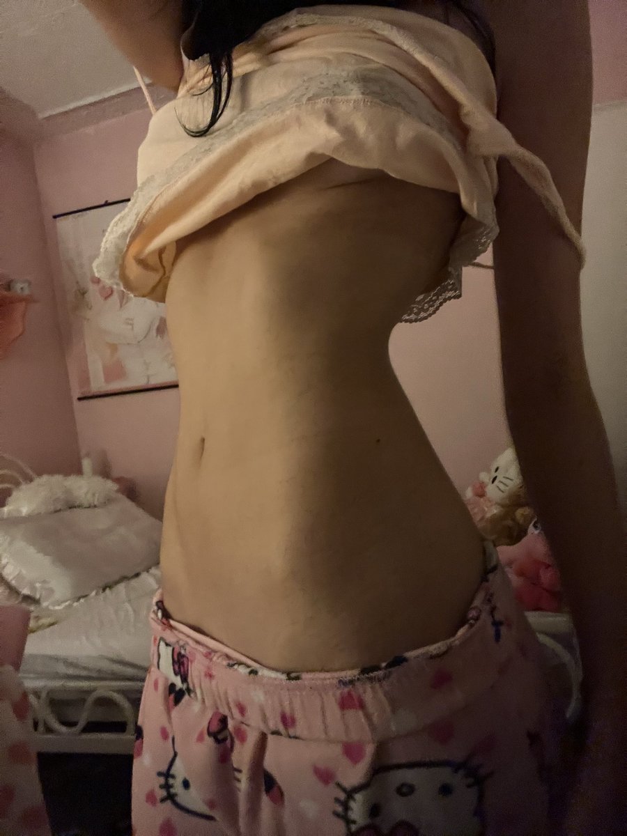 sedatedfawnn's tweet photo. i think i’ve lost some weight but i’ll genuinely never be loved i need 2 die https://t.co/w8rqWUQ5Dk