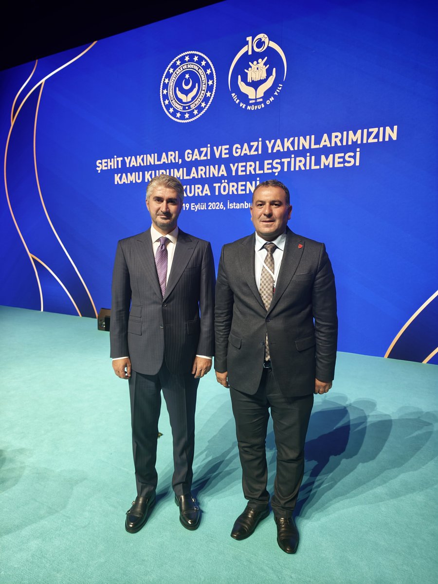 TmsyGaziler's tweet photo. TMSY Terörle Mücadele Sırasında Yaralanıp Gazi Sayılmayanlar Derneği 

🇹🇷 19 Eylül Gaziler Günü

Cumhurbaşkanımız  @RTErdogan Sayın Recep Tayyip Erdoğan’ın teşrifleriyle gerçekleştirilen, Şehit Yakınları, Gazilerimiz ve Gazi Yakınlarımızın Kamu Kurumlarına Yerleştirilmesi Kura Töreni’ne, davet üzerine TMSY Gaziler Derneği olarak katılım sağladık.
Gazilerimiz ve şehit yakınlarımız için böylesine anlamlı bir günde, devletimizin yanında ve gazilerimizin sesi olarak orada bulunmanın gururunu yaşadık.
Bu anlamlı programa katılarak bizleri yalnız bırakmayan, her zaman olduğu gibi birlik ve beraberliğimizi güçlendiren kıymetli dernek üyelerimize gönülden teşekkür ediyorum.
Başta Sayın Cumhurbaşkanımız Recep Tayyip Erdoğan olmak üzere, gazilerimiz ve şehit yakınlarımız için emeği, katkısı ve gayreti bulunan herkesten Allah razı olsun.
Bizler, dün olduğu gibi bugün de aziz vatanımız uğruna fedakârlık gösteren gazilerimizin ve şehitlerimizin emanetlerinin yanında olmaya devam edeceğiz.
🇹🇷 Başta kahraman gazilerimiz olmak üzere tüm gazilerimizin 19 Eylül Gaziler Günü kutlu olsun.
Şehitlerimizi rahmet, gazilerimizi minnet ve şükranla anıyoruz.
@dbdevletbahceli @MahinurOzdemir
@SayimMadak @ztarikdaroglu @hulusiakarmedya @celebimehmeta @refik_ozen16 @ifarukaksu @kocakkonuralp @mhrmkurt @TmsyGaziler