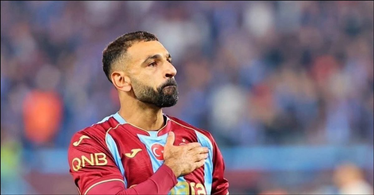 shno74's tweet photo. اللي عملوا محمد صلاح النهاردة في مباراة طرابزون سبور و جالاتسراي ده شئ اسطوري بكل ما تحمله الكلمه من معني !

انت متخيل ان طرابزون سبور لعب النهاردة امام بطل و متصدر الدوري و كمان مغيرين المدرب و لسة يدوب بيلعب اول مباراة النهاردة ، الكل توقع طرابزون هيخسر سكور كبير !

المذهل بقي ان محمد صلاح عمل ملحمه مرعبه و غير الواقع ده 180 درجه ، تخيل صلاح اللي عنده 34 سنة سجل هاتريك و صنع هدف و طرابزون سبور كسبوا جالاتسراي برباعيه نظيفه لدرجه ان الجمهور اتجنن و فضل يهتف ب اسم صلاح ب صخب خيالي !  

مش بس كدة ، تخيل صلاح سجل الهاتريك ده من هجمات مرتده منهم هدفين جري فيهم الملعب كله و منهم هدف قطع مسافه 85 متر بالكرة ، اعظم رد علي الناس اللي قالت عليه انتهي !

اول هاتريك مع طرابزون بعد مرور 6 مباريات فقط ، هداف الدوري التركي ب 7 اهداف ، اكتر من ساهم باهداف في الدوري ب 9 اهداف ، فخر العرب دائما و ابدا يا صلاح 👏🇪🇬❤️
