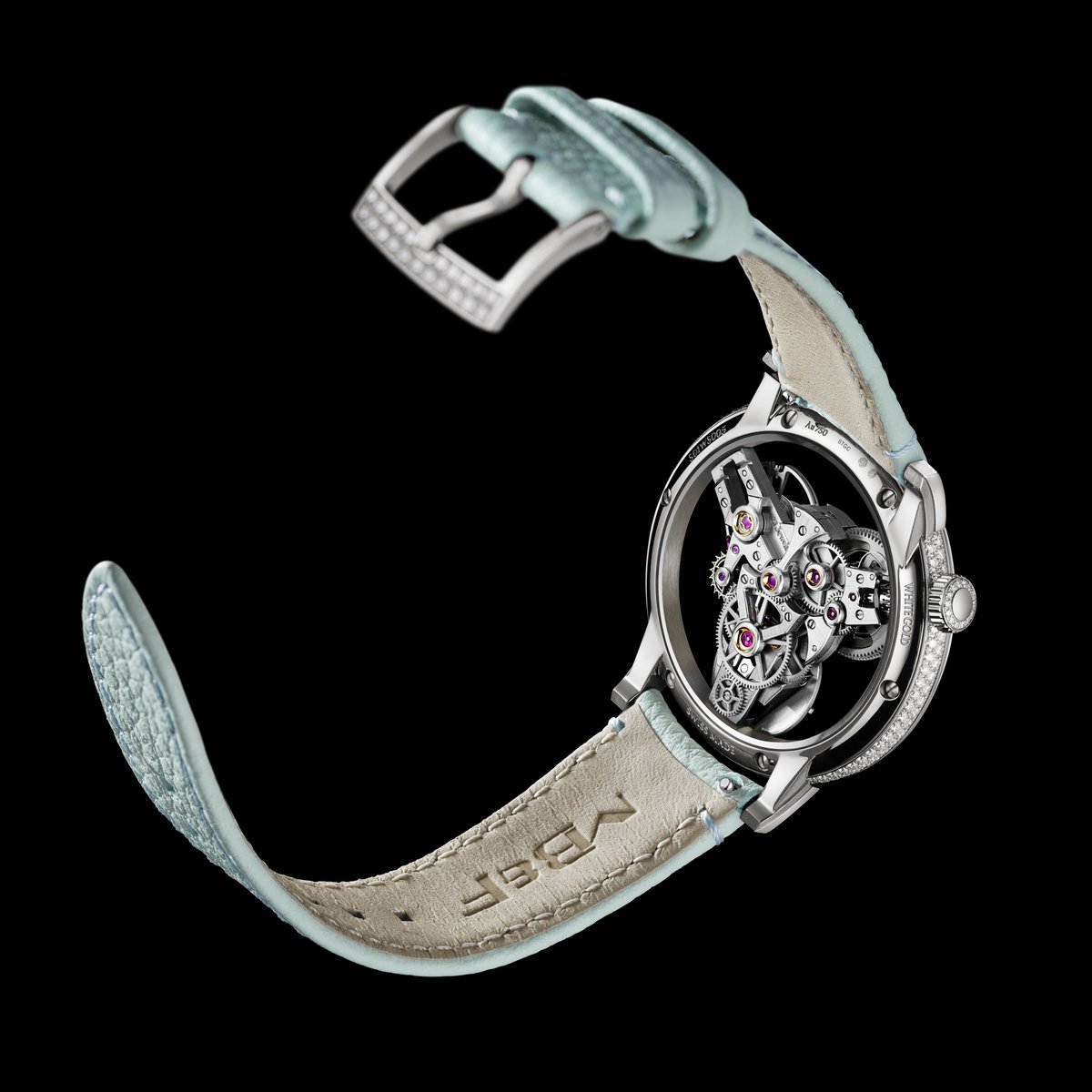 WatchTime's tweet photo. MB&amp;F gives its SP One the pavé treatment, setting the 38mm white-gold case, amphitheater ring, crown, and clasp with 255 diamonds.

https://t.co/Vbp7wQsAAq #watchtime https://t.co/lWOCOcbKsT