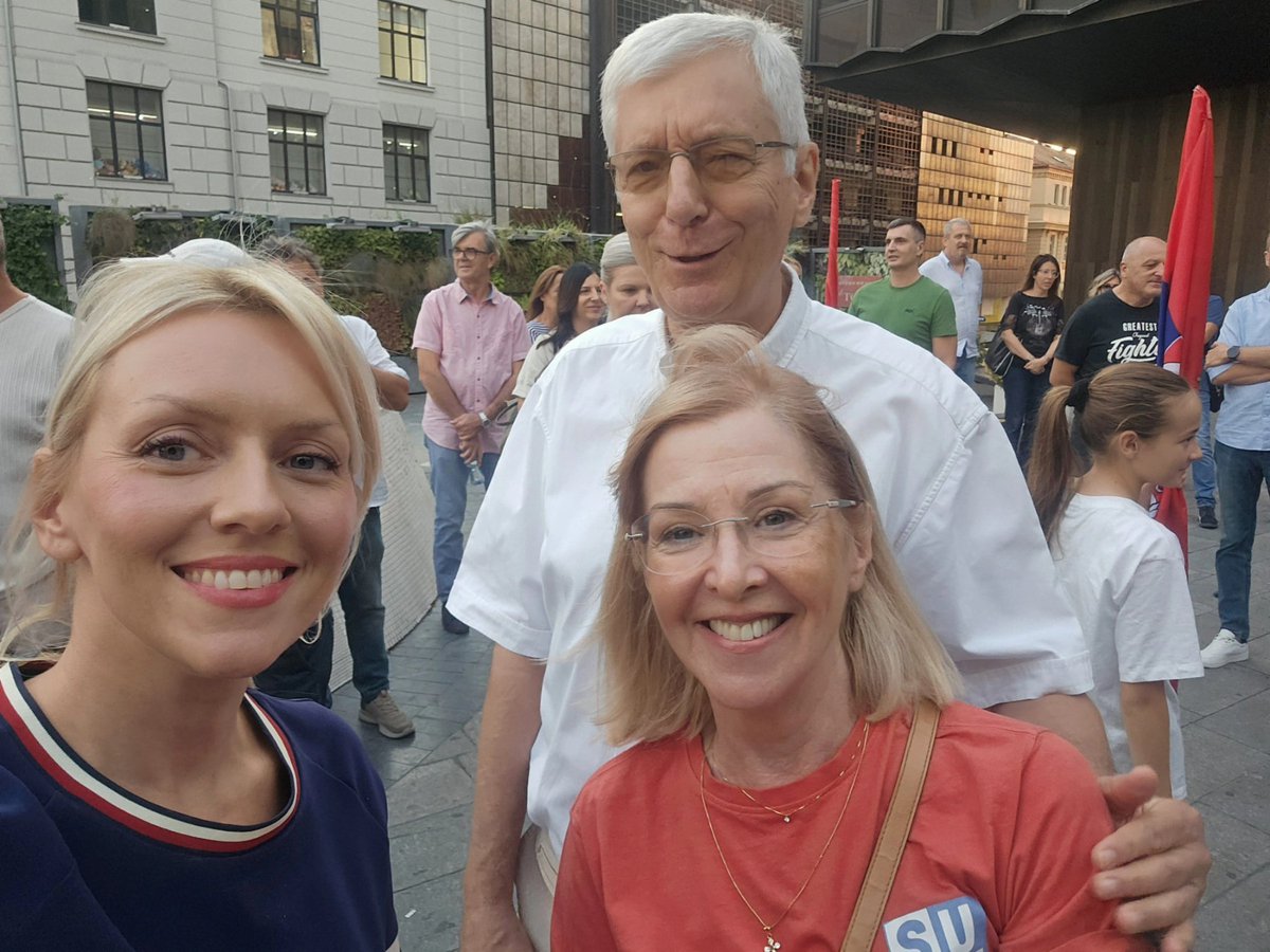 srce_vracar's tweet photo. 🇷🇸🇪���� Evropska Srbija predala potpise RIK-u!
Danas smo i zvanično napravili još jedan važan korak ka promenama.
Hvala svima koji su svojim potpisom podržali našu borbu za evropsku, demokratsku i uređenu Srbiju.
Idemo zajedno – do pobede! 🇷🇸🇪🇺
@SrceBeograd https://t.co/nc4N7z2OAf