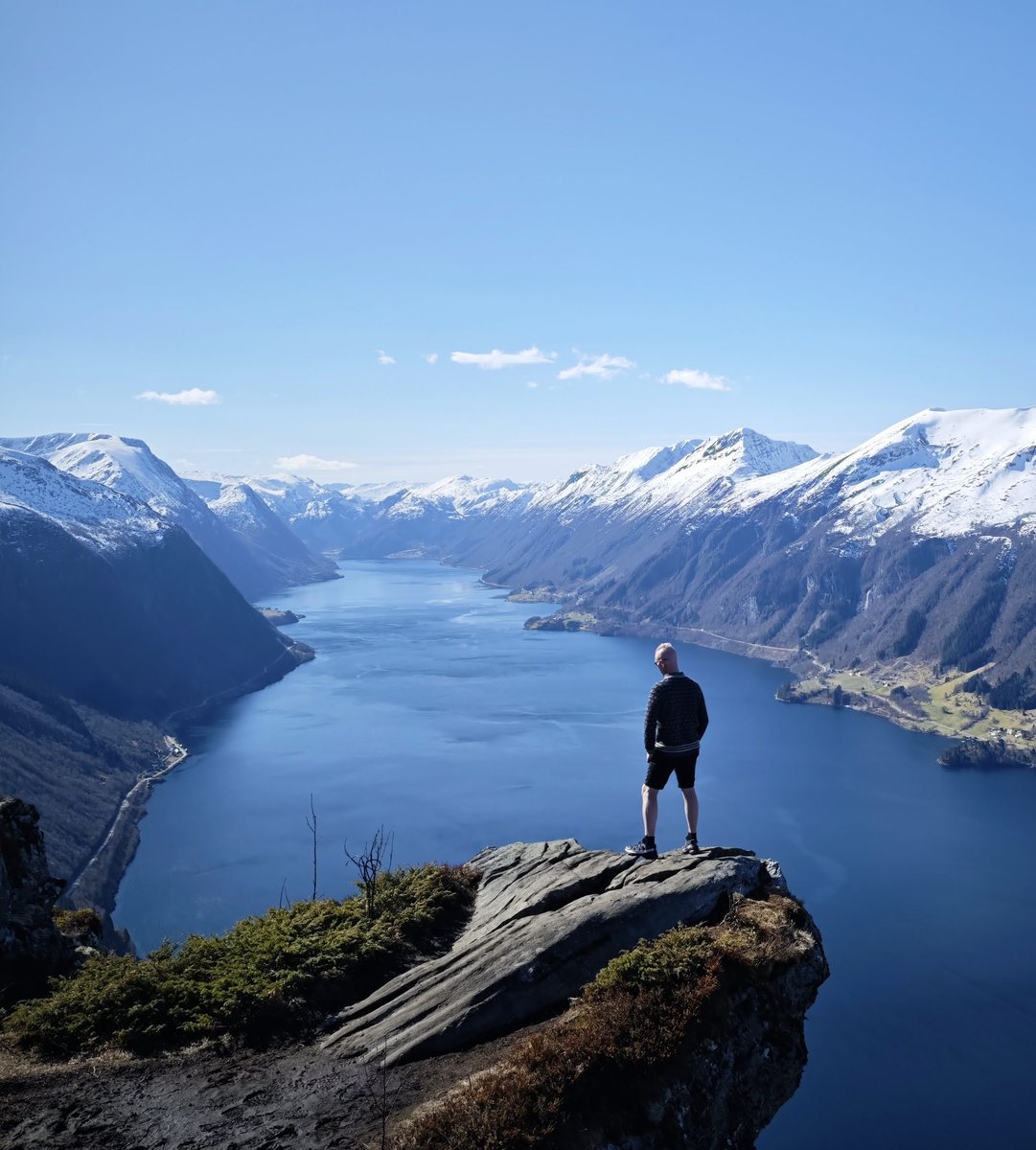INGE__X__'s tweet photo. Peace over greed! #spx #Norway https://t.co/ZIgIOhh3oc