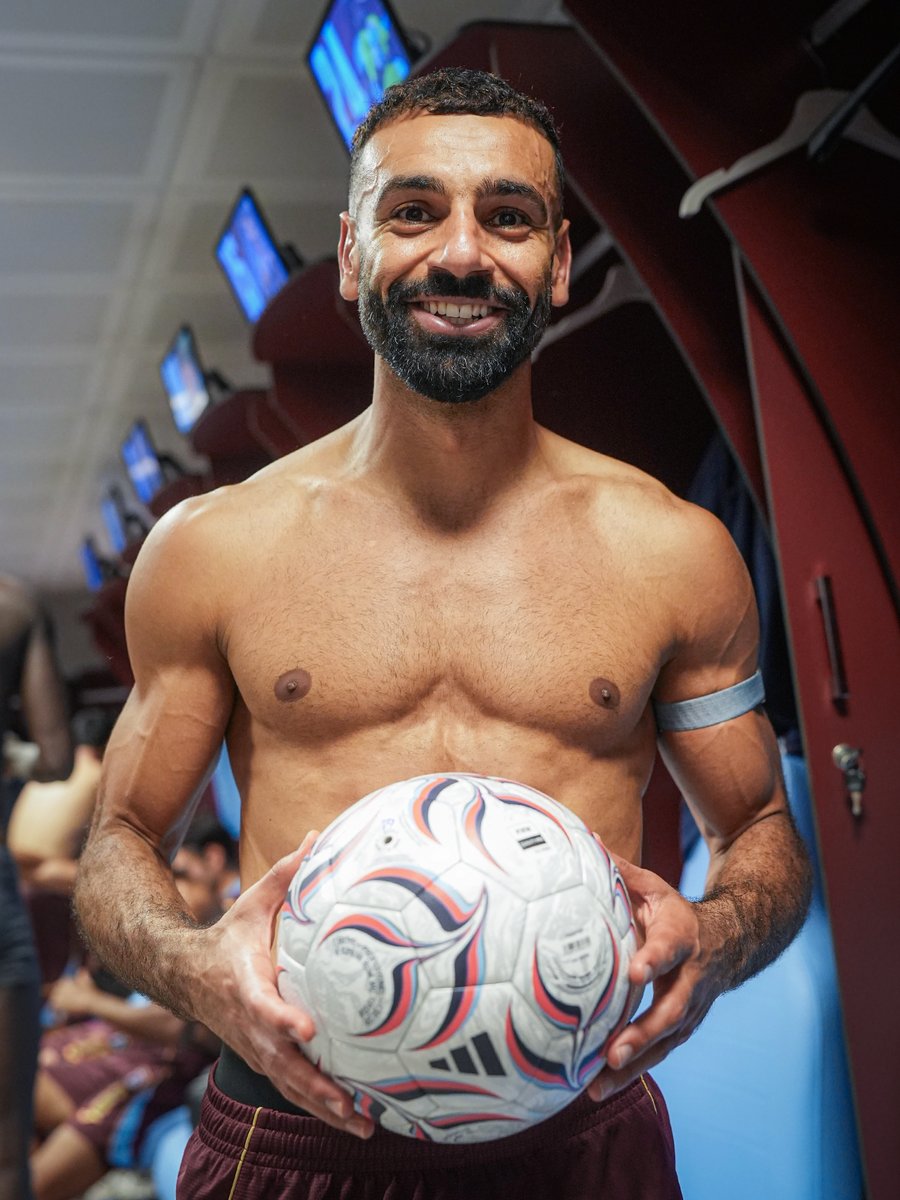 Trabzonspor's tweet photo. When Salah is happy, we're all happy 👑👑👑 https://t.co/DtzaOl3hD3