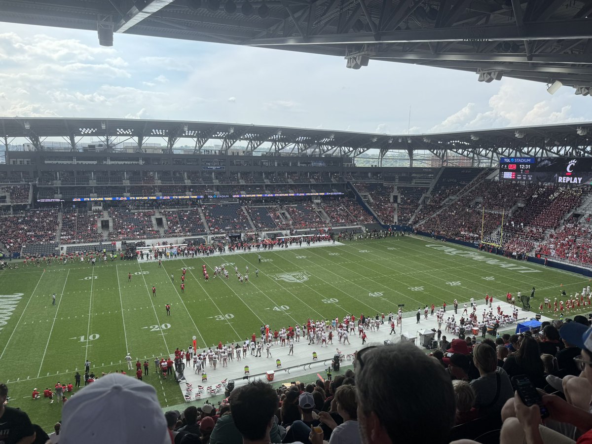 KevinKepner's tweet photo. Let’s Go RedHawks! #RiseUpRedHawks https://t.co/fHvl9XVhTp