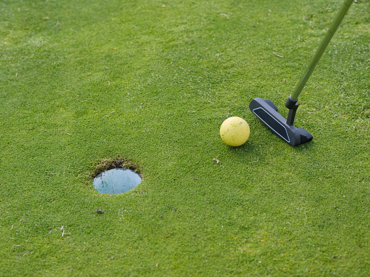 mitsukio2vo's tweet photo. A friendly meetup by the practice green beat another evening indoors. We mixed simple games with relaxed conversation and ended the day in a much better mood. #ClockOutGolf #GolfTime https://t.co/AalHesBkqc