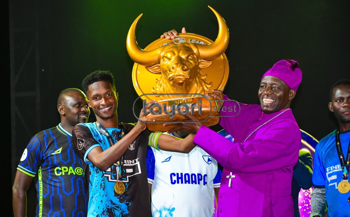 TayariWestTV's tweet photo. .@SCRwizi has emerged as the champion of @ChaapaLeague #Season11 after beating @08Burdizo (1:0) in a game played at the Mbarara High School playground.
 📸:  @Adolf4shizo 
#TayariWestUpdates https://t.co/QpwuUchFIK