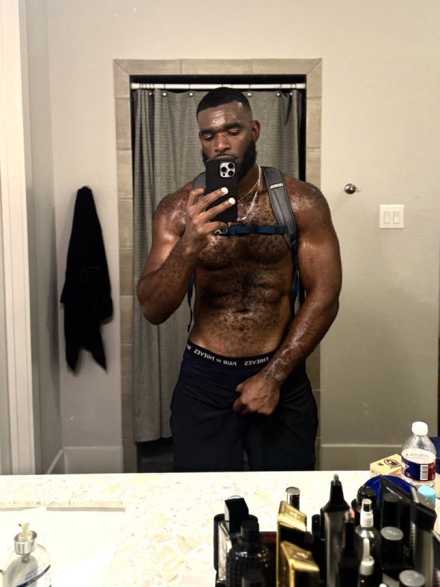 grreysweatsking's tweet photo. Who loves my hairy chest😈🌚 https://t.co/hLfyJS4adS