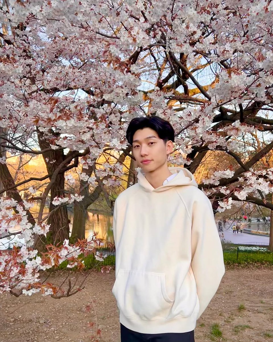 cyclonebig's tweet photo. I went out 🌸 https://t.co/m2Sj85cKTe