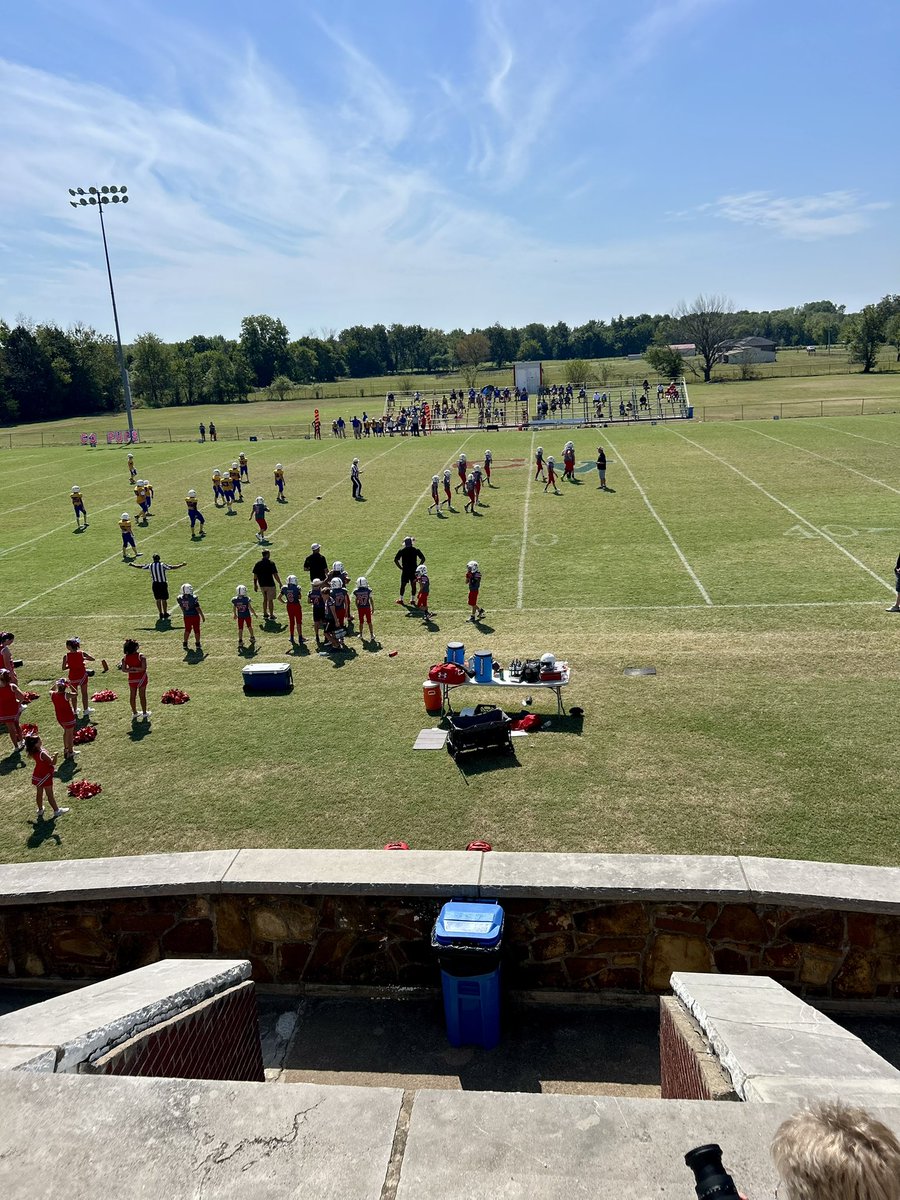 jared__daniels's tweet photo. A community that’s all in!  when the rec league, middle school and high school all share this same stadium! #BuildingBullpups  @TMobile @SuptCaneyValley #FN5GL #Entry https://t.co/yv6m5vNRX3