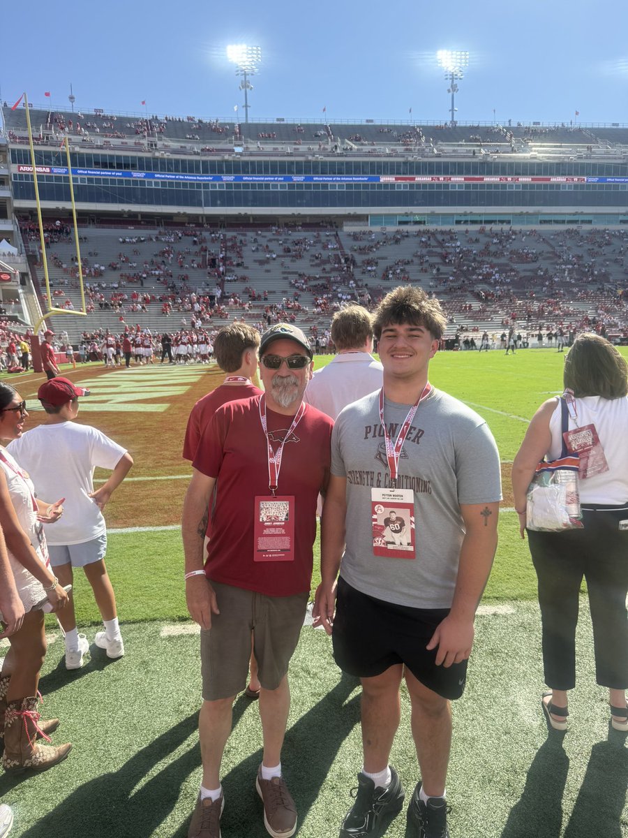 PeytonWooten88's tweet photo. Thank you @RazorbackFB for the hospitality and the invite! Can’t wait to be back!
@ArkRecuriting94 @RSilverfield @CoachWilk04 @PrepRedzoneAR @Coach_Jiannoni @CoachTylerClark @coachthompson59 https://t.co/37WEMAzLDA