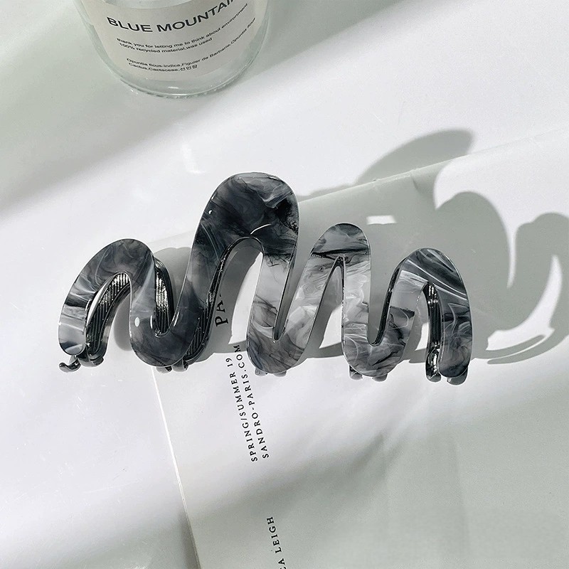 AnnetteTospr's tweet photo. Cute claws like these mean there’s no such thing as a bad hair day. https://t.co/Y3mwn0sGpn